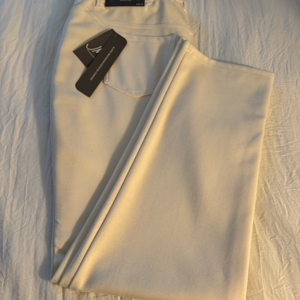 BRAND NEW JM Collection from Macys Dept Store Eggshell Size 12 Short pants